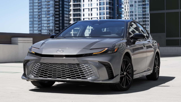 2025 toyota camry hybrid